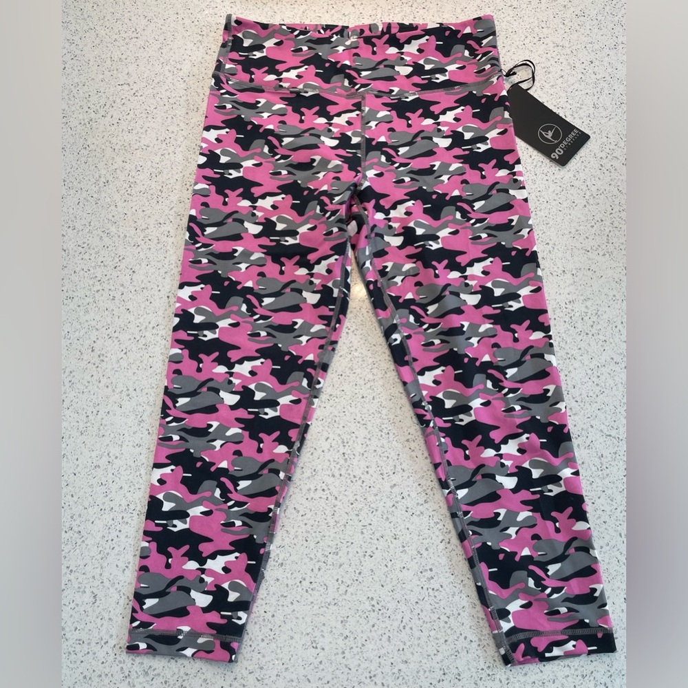 BNWT 90 Degree By Reflex Pink/Gray/Black Camouflage Capris Leggings Size Medium